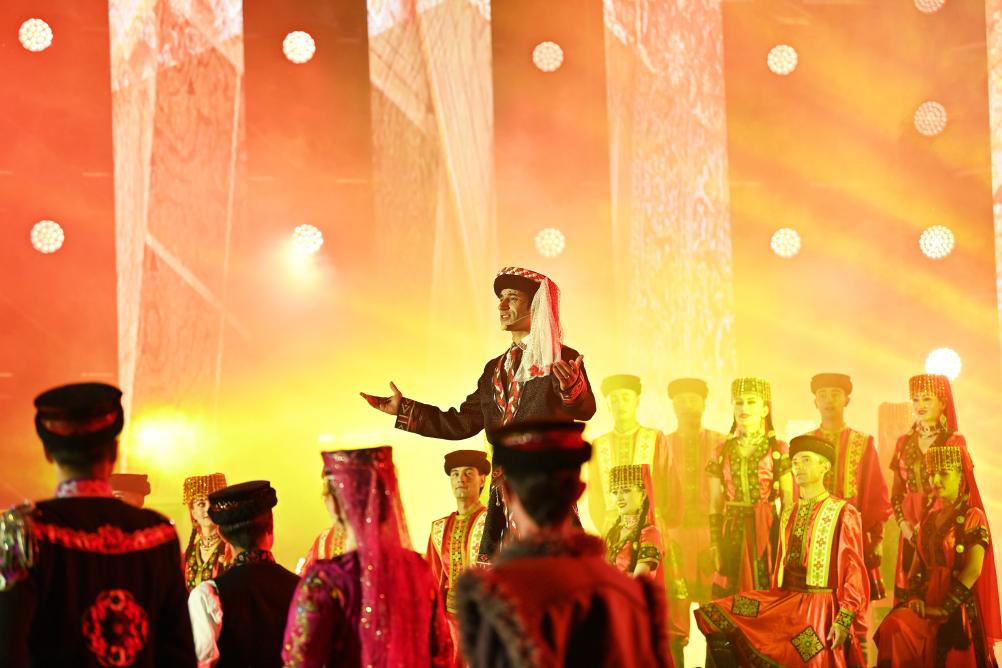 “The International Ethnic Music Festival” at Kashgar centers on China’s Red Songs